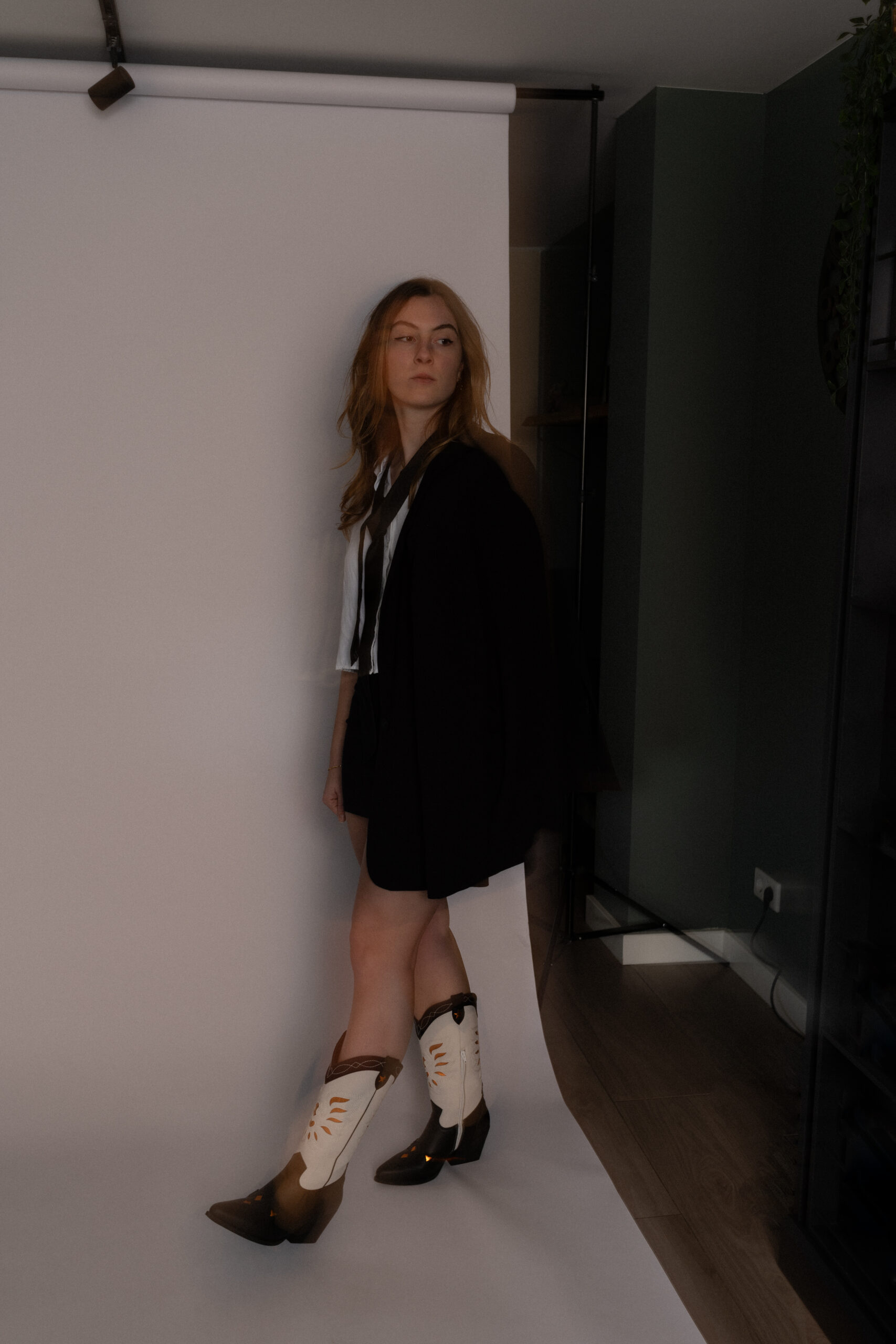 Fleur - Black blazer, Open Studio - RobinApituleyPhotography-1