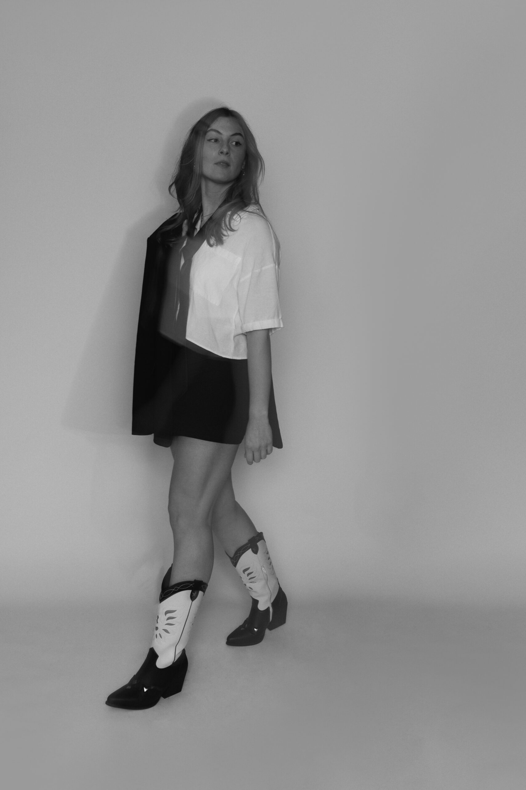 Fleur - Black blazer, Studio - RobinApituleyPhotography-6