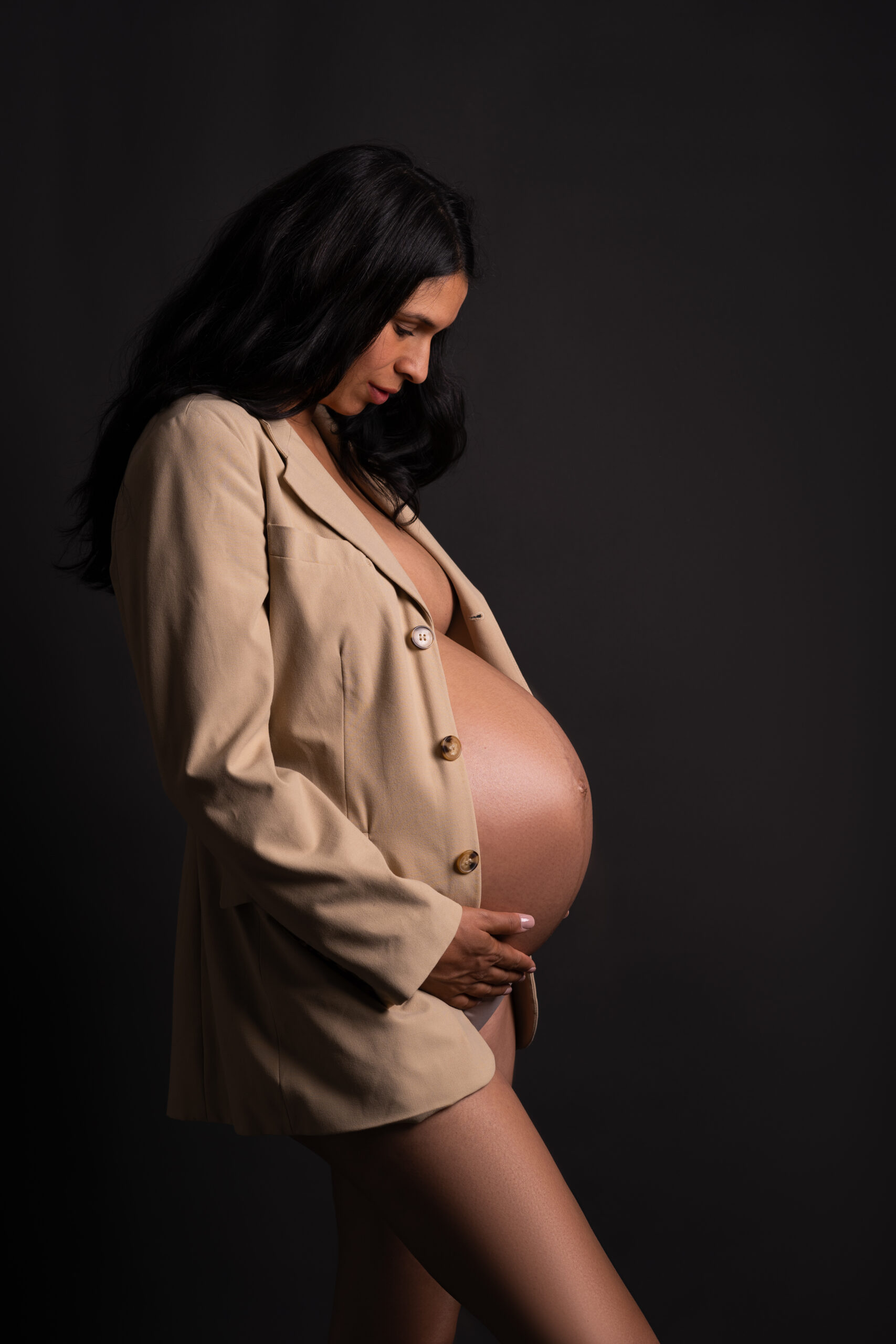 Vera - Maternity Studio - RobinApituleyPhotography-18