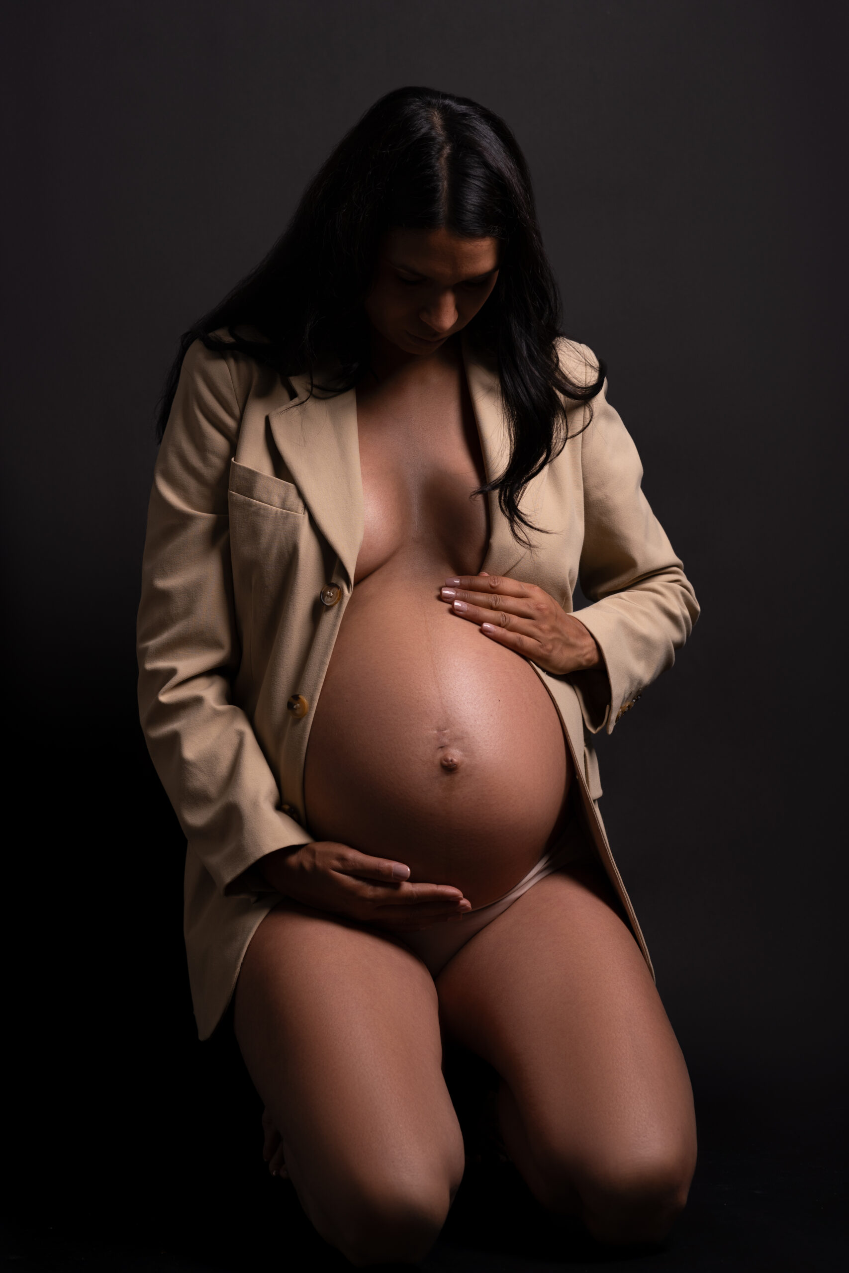 Vera - Maternity Studio - RobinApituleyPhotography-20